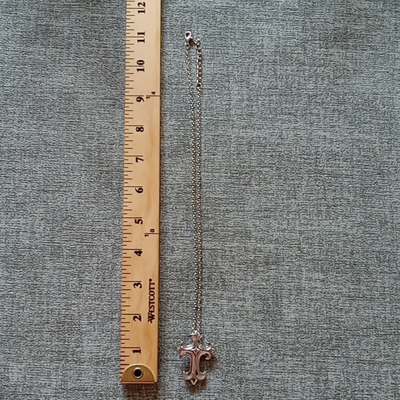 Silvertone cross pendant necklace - Picture 4 of 4
